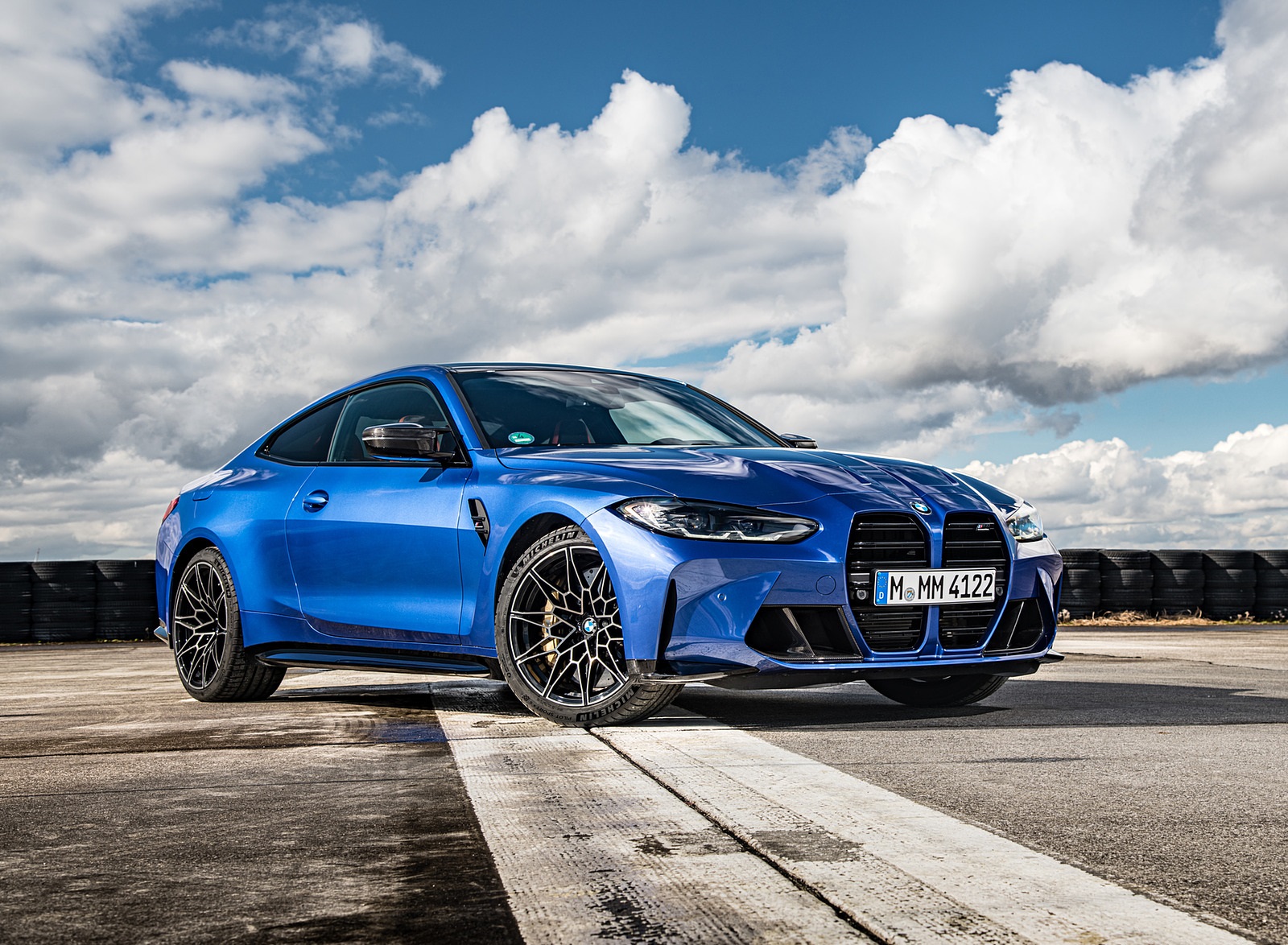 2021 BMW M4 Coupe Competition (Color: Portimao Blue) Front Three-Quarter Wallpapers #42 of 207