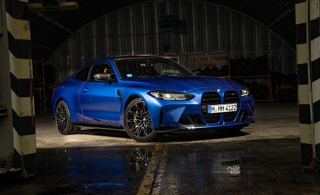2021 BMW M4 Coupe Competition (Color: Portimao Blue) Front Three-Quarter Wallpapers 450x275 (52)