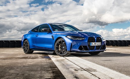 2021 BMW M4 Coupe Competition (Color: Portimao Blue) Front Three-Quarter Wallpapers 450x275 (43)