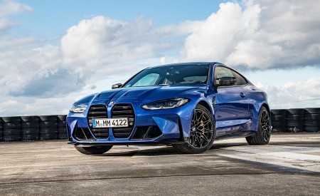 2021 BMW M4 Coupe Competition (Color: Portimao Blue) Front Three-Quarter Wallpapers 450x275 (44)