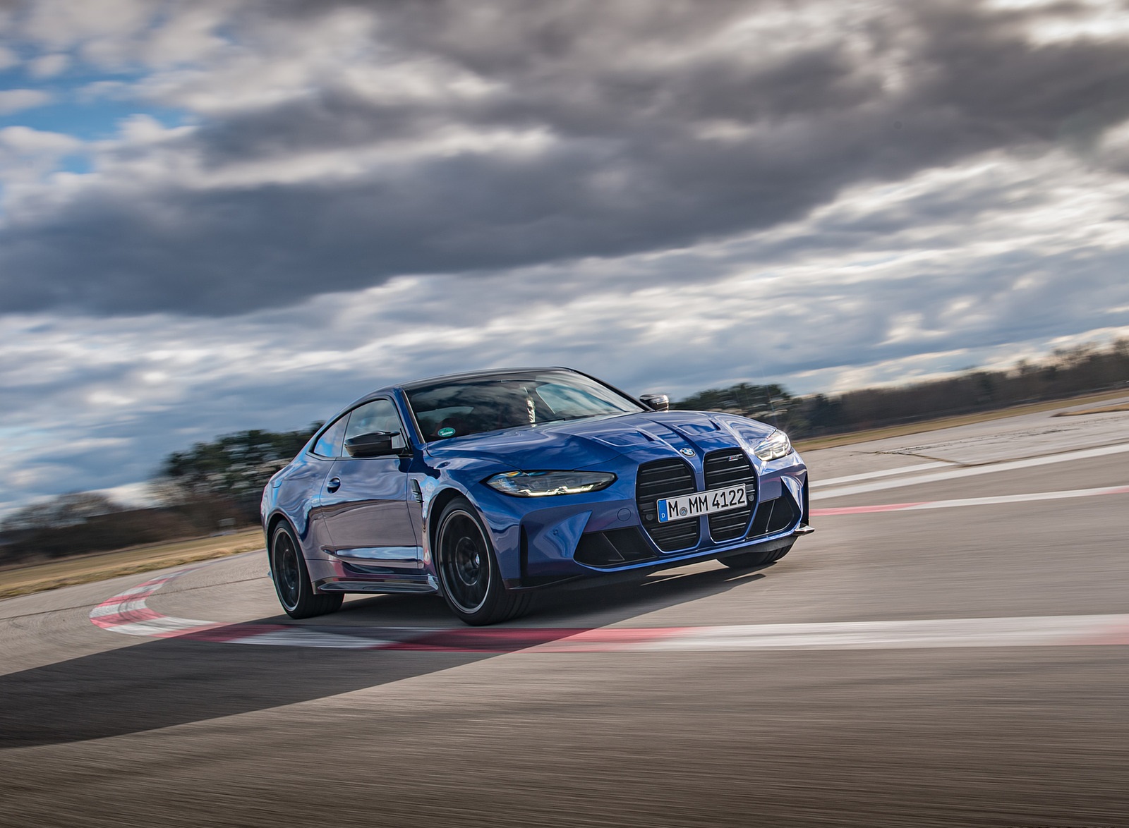 2021 BMW M4 Coupe Competition (Color: Portimao Blue) Front Three-Quarter Wallpapers #28 of 207