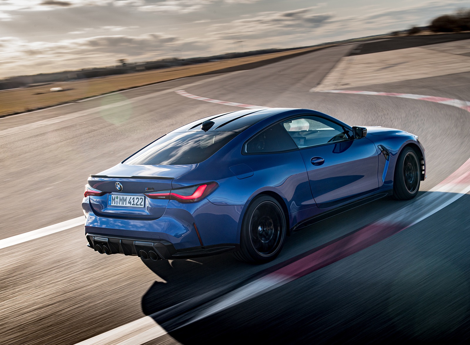 2021 BMW M4 Coupe Competition (Color: Portimao Blue) Rear Three-Quarter Wallpapers #32 of 207