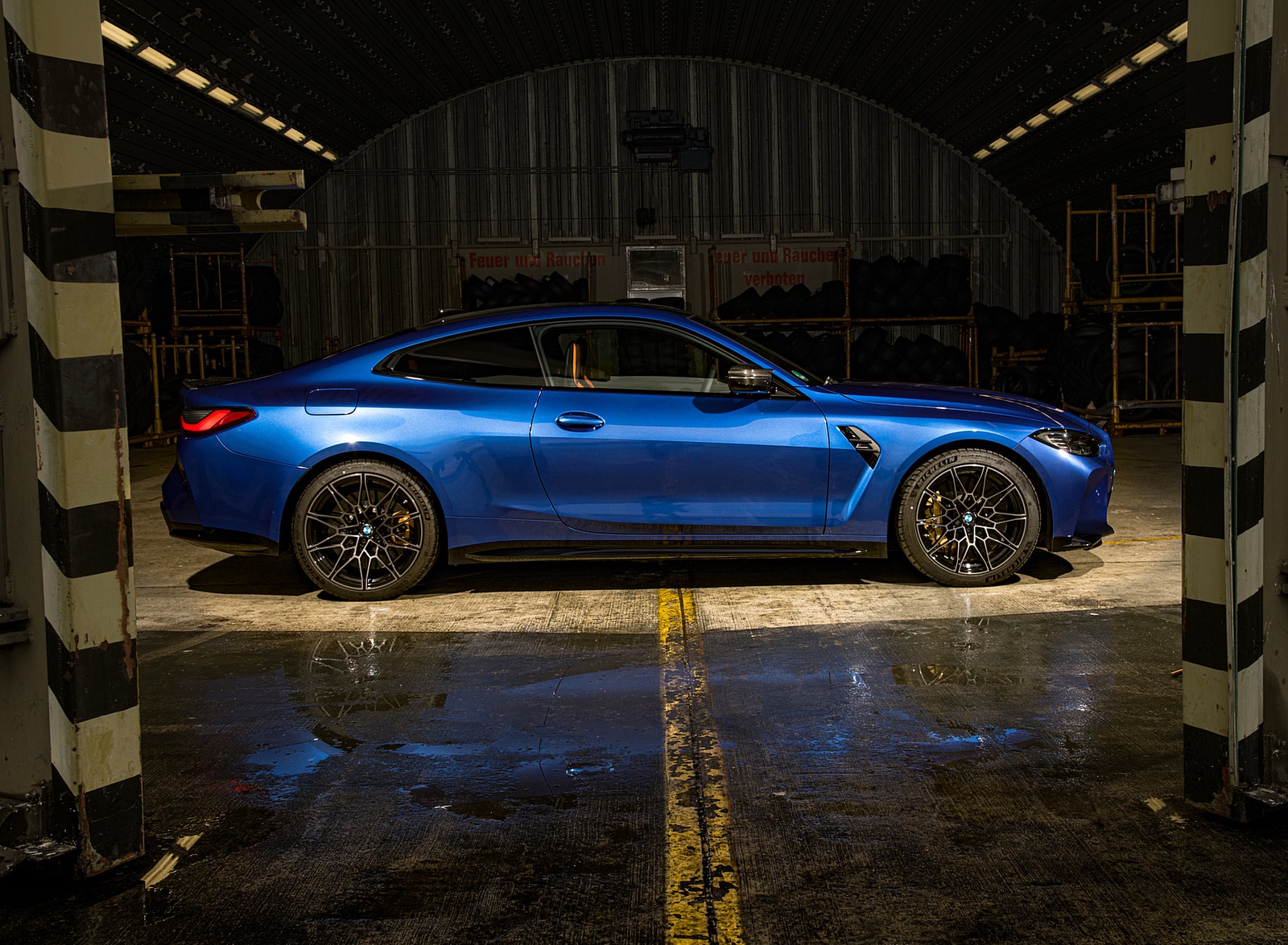 2021 BMW M4 Coupe Competition (Color: Portimao Blue) Side Wallpapers #58 of 207