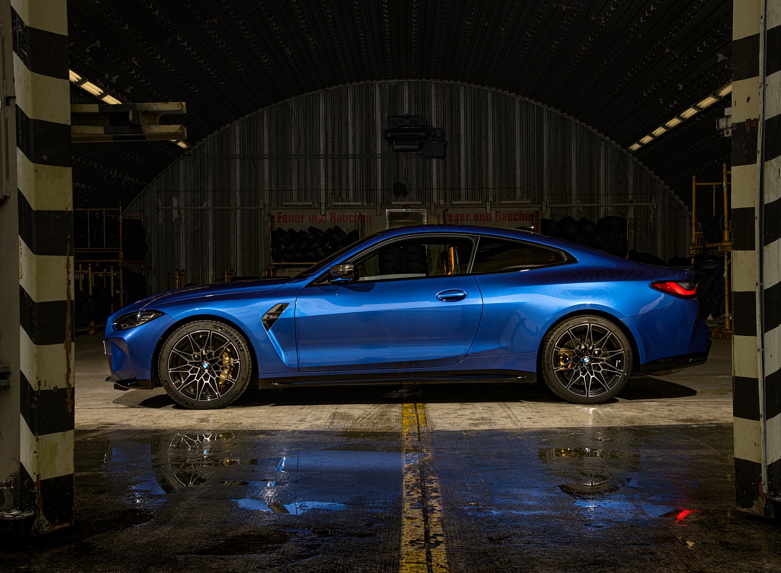 2021 BMW M4 Coupe Competition (Color: Portimao Blue) Side Wallpapers #59 of 207