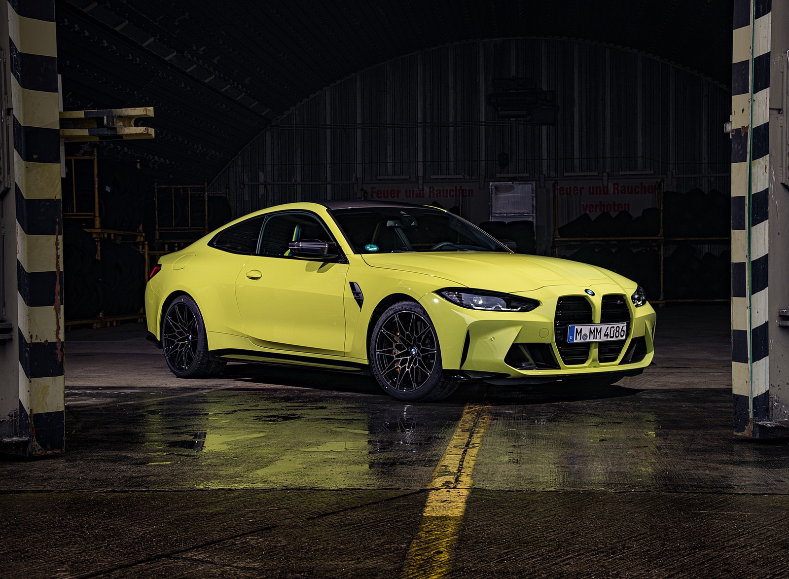 2021 BMW M4 Coupe Competition (Color: Sao Paulo Yellow) Front Three-Quarter Wallpapers #103 of 207