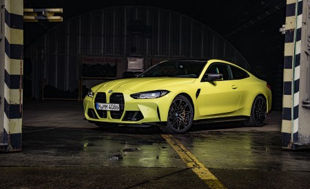 2021 BMW M4 Coupe Competition (Color: Sao Paulo Yellow) Front Three-Quarter Wallpapers 450x275 (104)