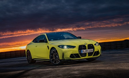 2021 BMW M4 Coupe Competition (Color: Sao Paulo Yellow) Front Three-Quarter Wallpapers 450x275 (97)