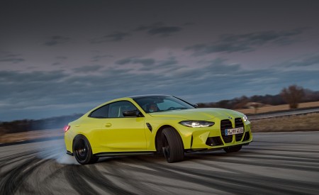 2021 BMW M4 Coupe Competition (Color: Sao Paulo Yellow) Front Three-Quarter Wallpapers 450x275 (90)