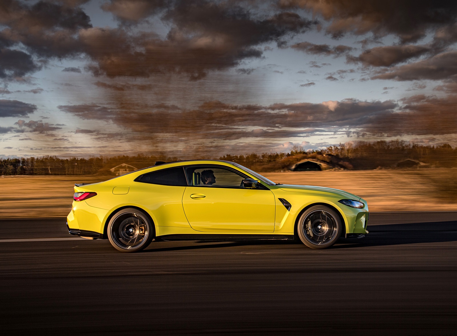 2021 BMW M4 Coupe Competition (Color: Sao Paulo Yellow) Side Wallpapers #95 of 207