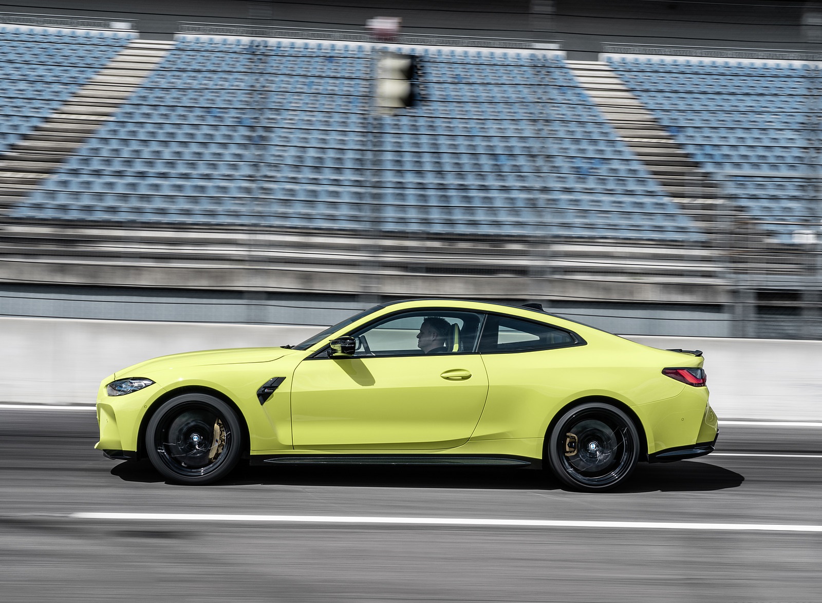 2021 BMW M4 Coupe Competition Side Wallpapers #139 of 207