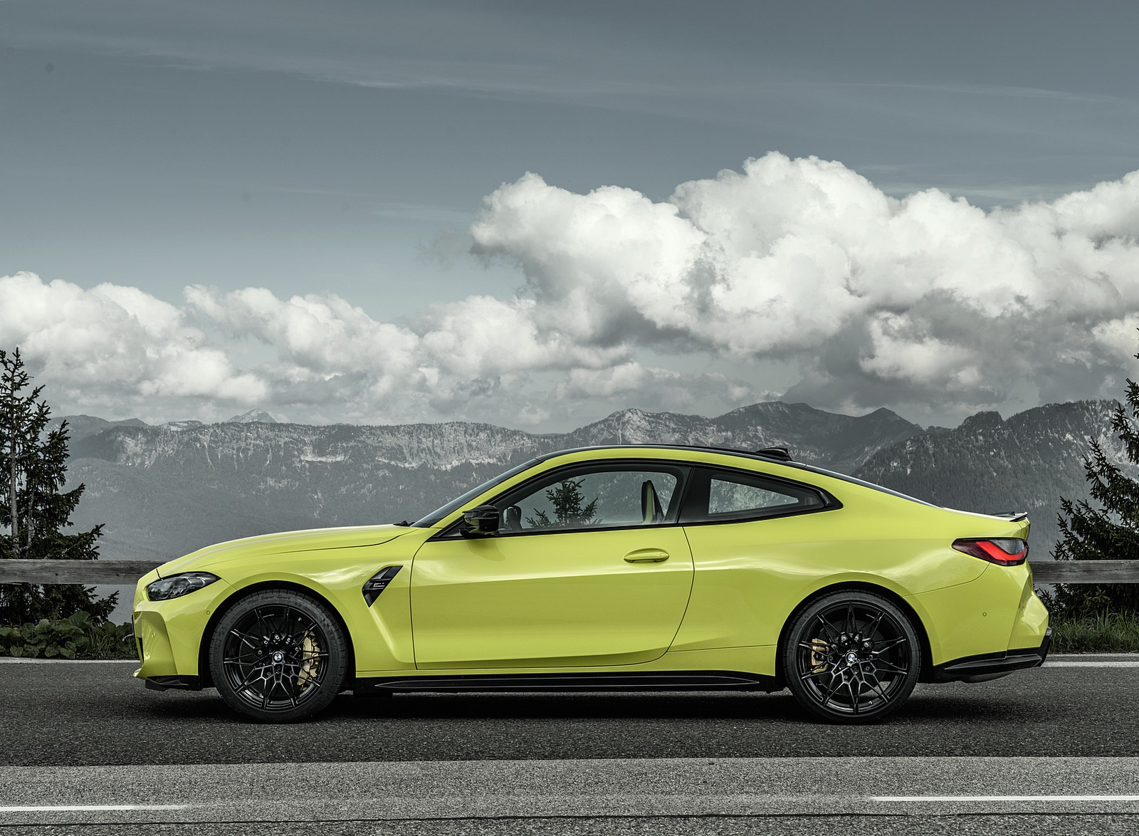 2021 BMW M4 Coupe Competition Side Wallpapers #15 of 207