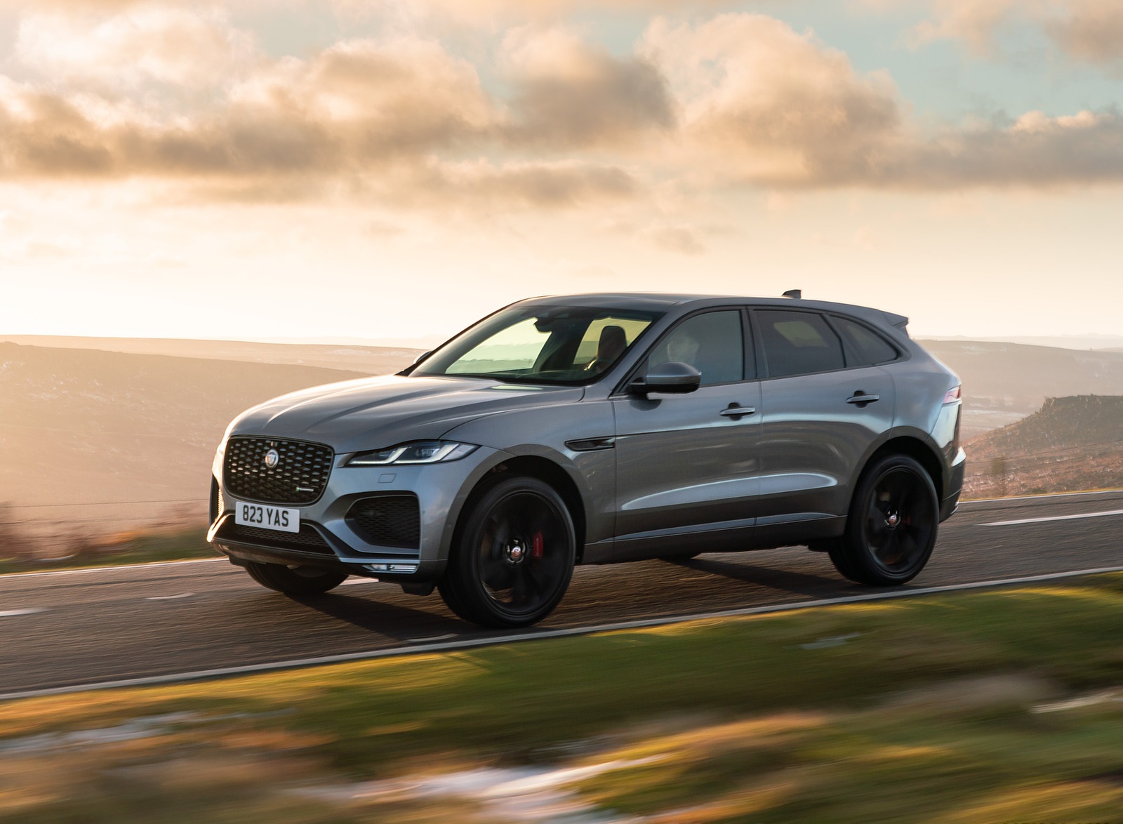 2021 Jaguar F-Pace P400 MHEV R-Dynamic SE Front Three-Quarter Wallpapers  #9 of 24