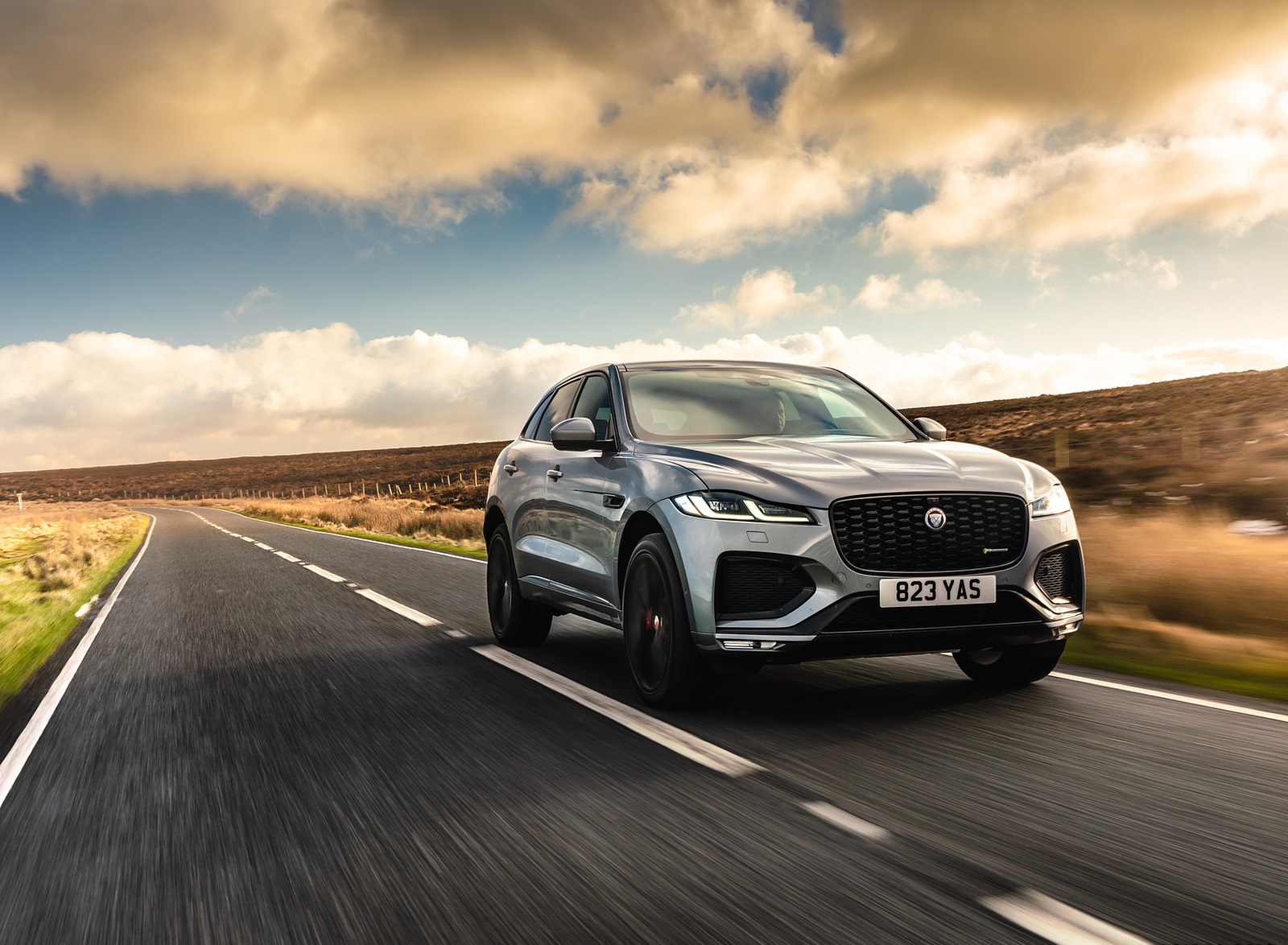 2021 Jaguar F-Pace P400 MHEV R-Dynamic SE Front Three-Quarter Wallpapers  #2 of 24