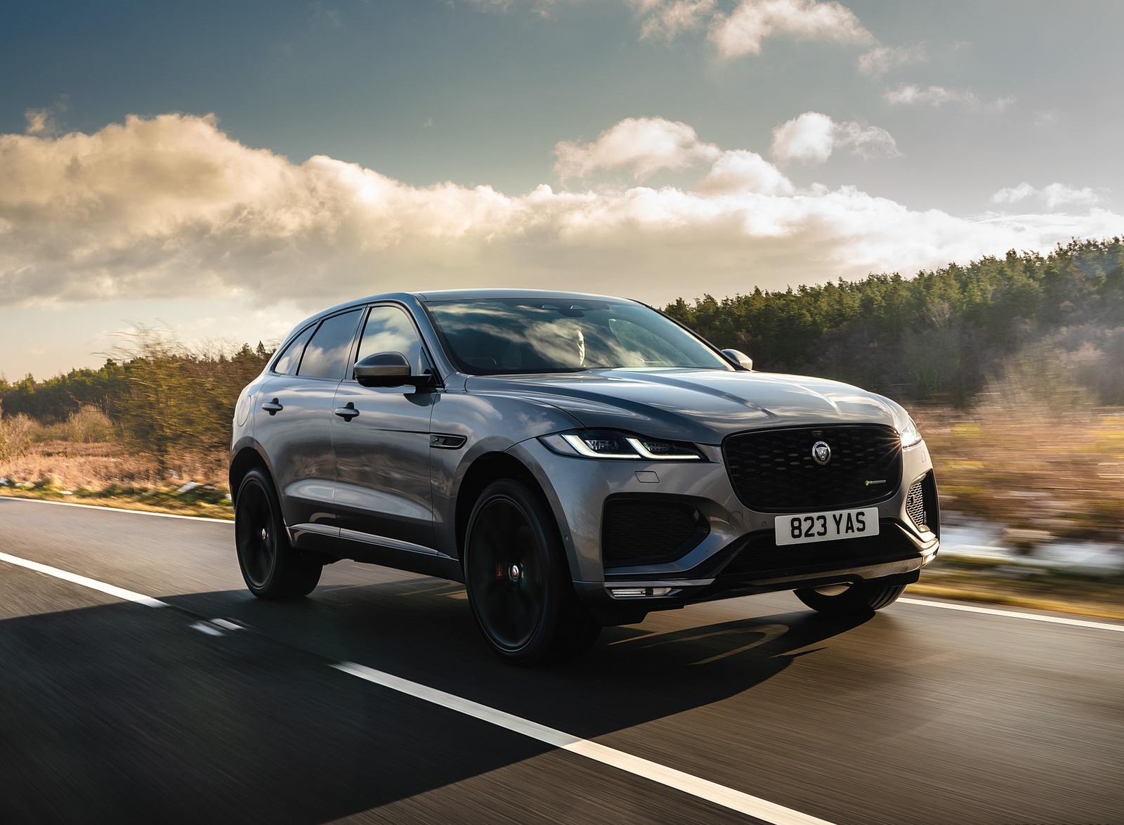 2021 Jaguar F-Pace P400 MHEV R-Dynamic SE Front Three-Quarter Wallpapers (4)