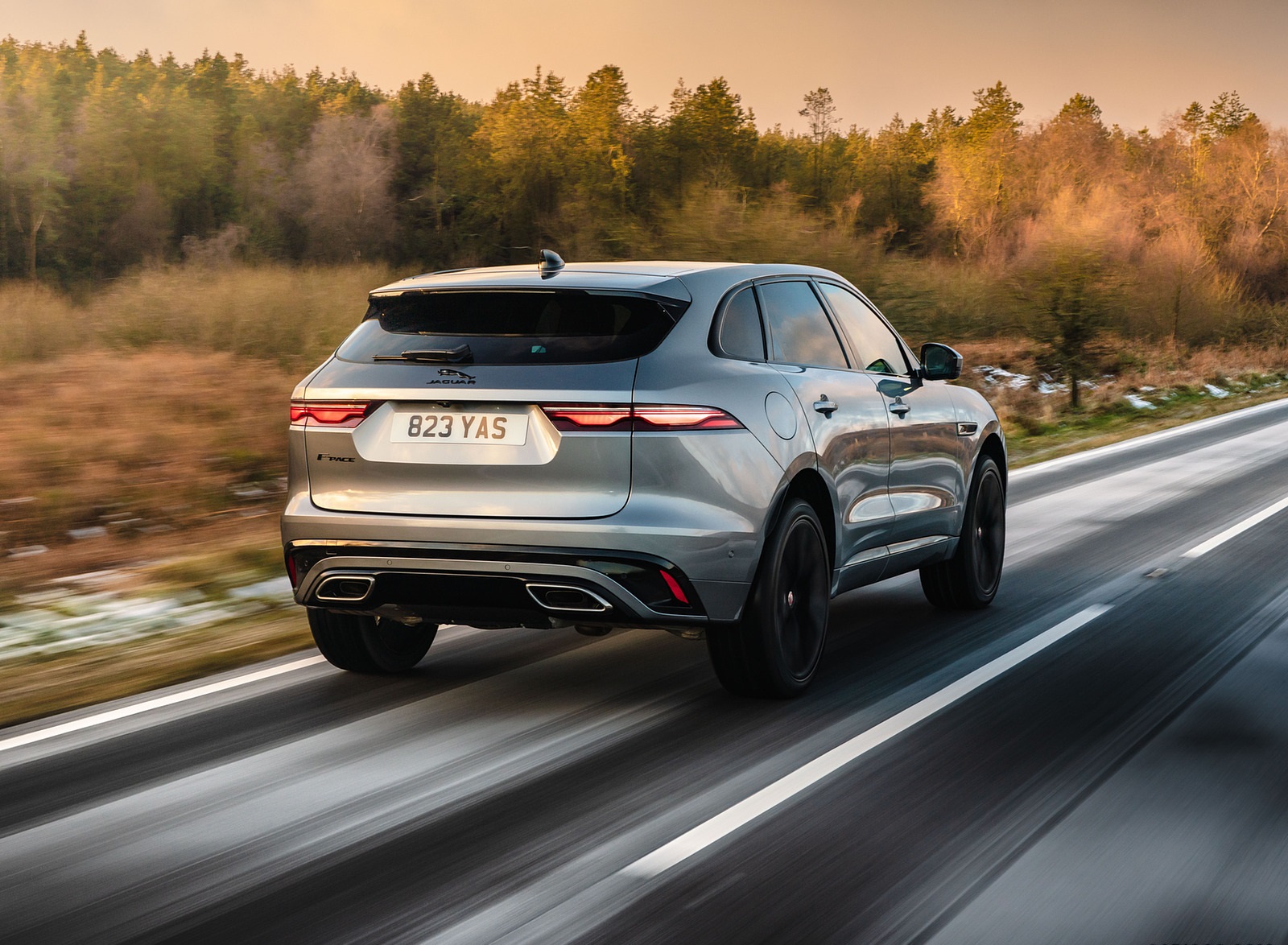 2021 Jaguar F-Pace P400 MHEV R-Dynamic SE Rear Three-Quarter Wallpapers #5 of 24