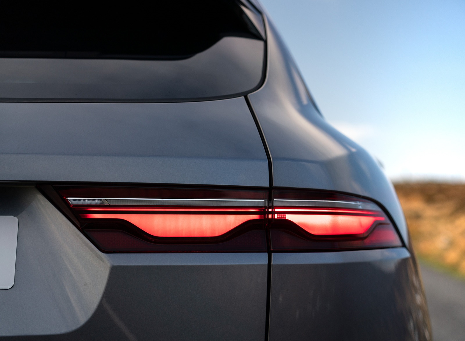 2021 Jaguar F-Pace P400 MHEV R-Dynamic SE Tail Light Wallpapers #16 of 24