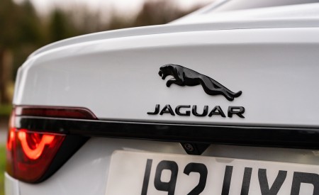2021 Jaguar XF P300 R-Dynamic SE Badge Wallpapers 450x275 (22)