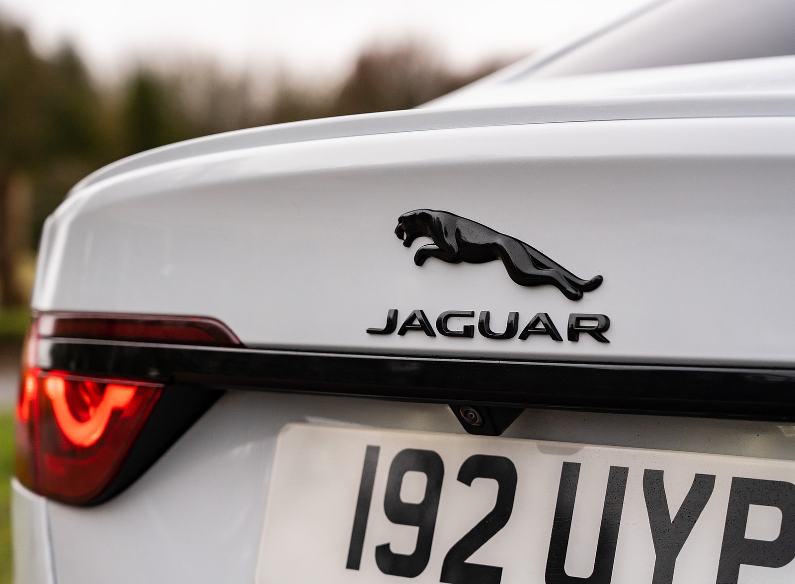 2021 Jaguar XF P300 R-Dynamic SE Badge Wallpapers #22 of 30