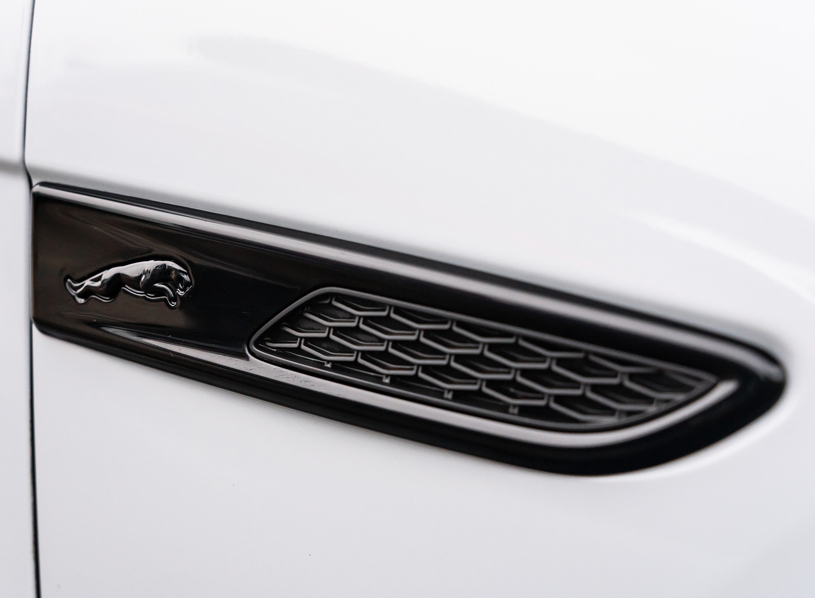 2021 Jaguar XF P300 R-Dynamic SE Detail Wallpapers  #21 of 30