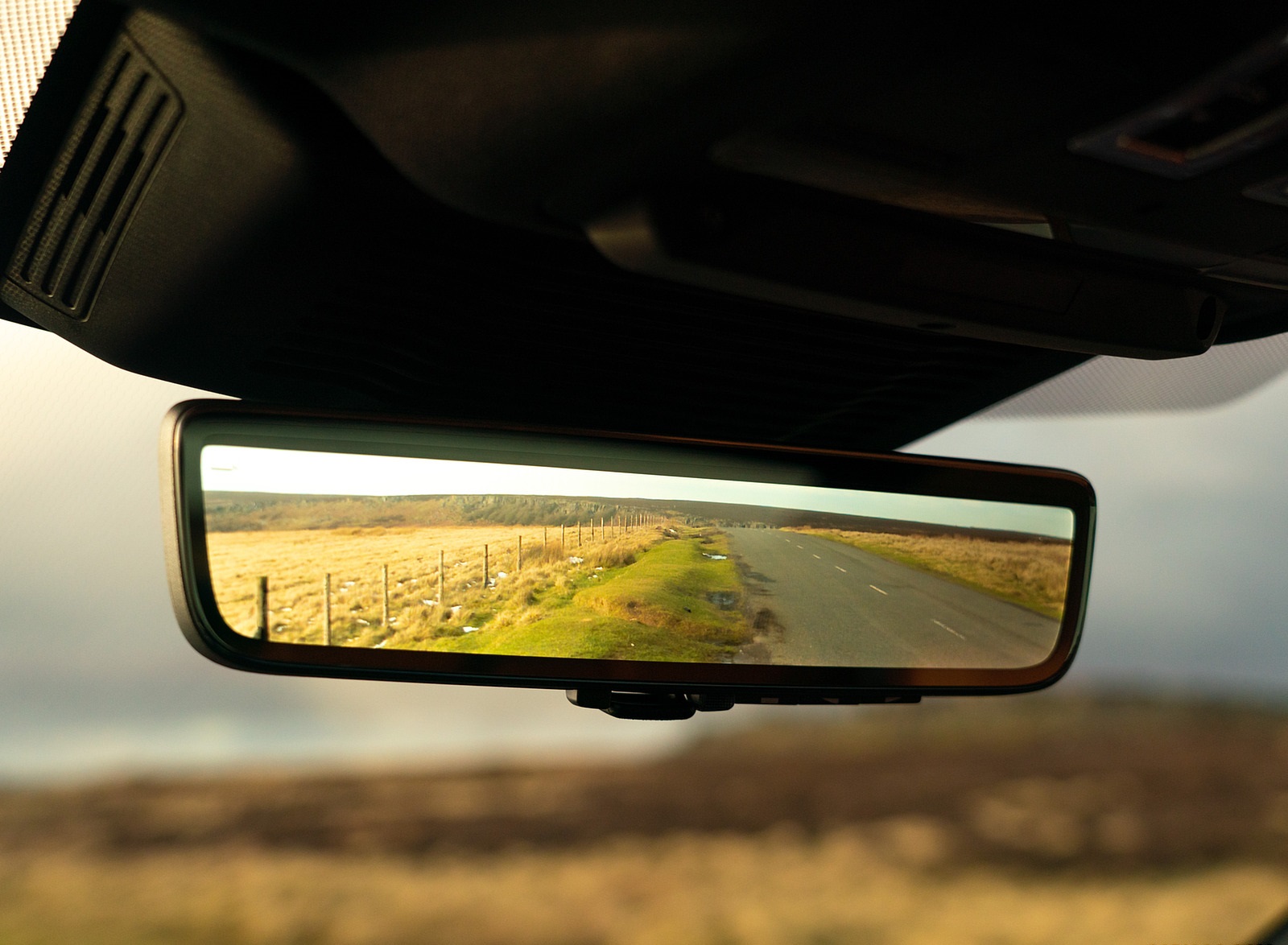 2021 Jaguar XF P300 R-Dynamic SE Digital Rear-View Mirror Wallpapers #24 of 30