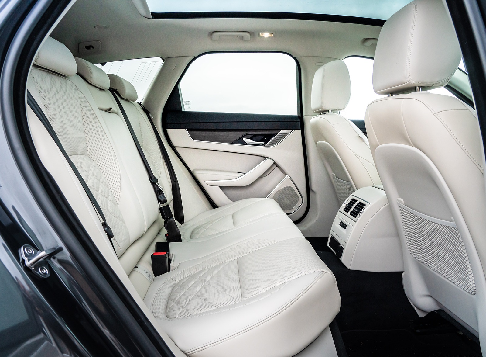 2021 Jaguar XF Sportbrake D200 MHEV SE Interior Rear Seats Wallpapers #31 of 32
