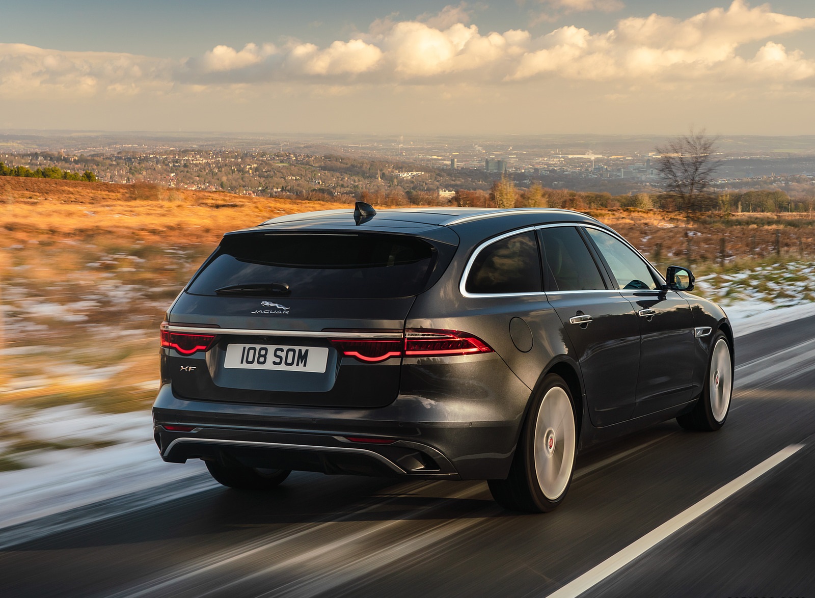 2021 Jaguar XF Sportbrake D200 MHEV SE Rear Three-Quarter Wallpapers (7)