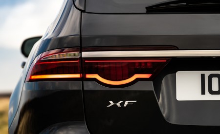 2021 Jaguar XF Sportbrake D200 MHEV SE Tail Light Wallpapers 450x275 (20)
