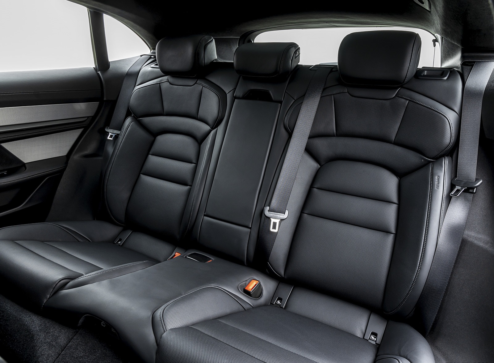 2022 Porsche Taycan 4S Cross Turismo (Color: Frozen Blue Metallic) Interior Rear Seats Wallpapers #70 of 95