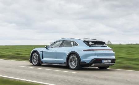 2022 Porsche Taycan 4S Cross Turismo (Color: Frozen Blue Metallic) Rear Three-Quarter Wallpapers 450x275 (54)