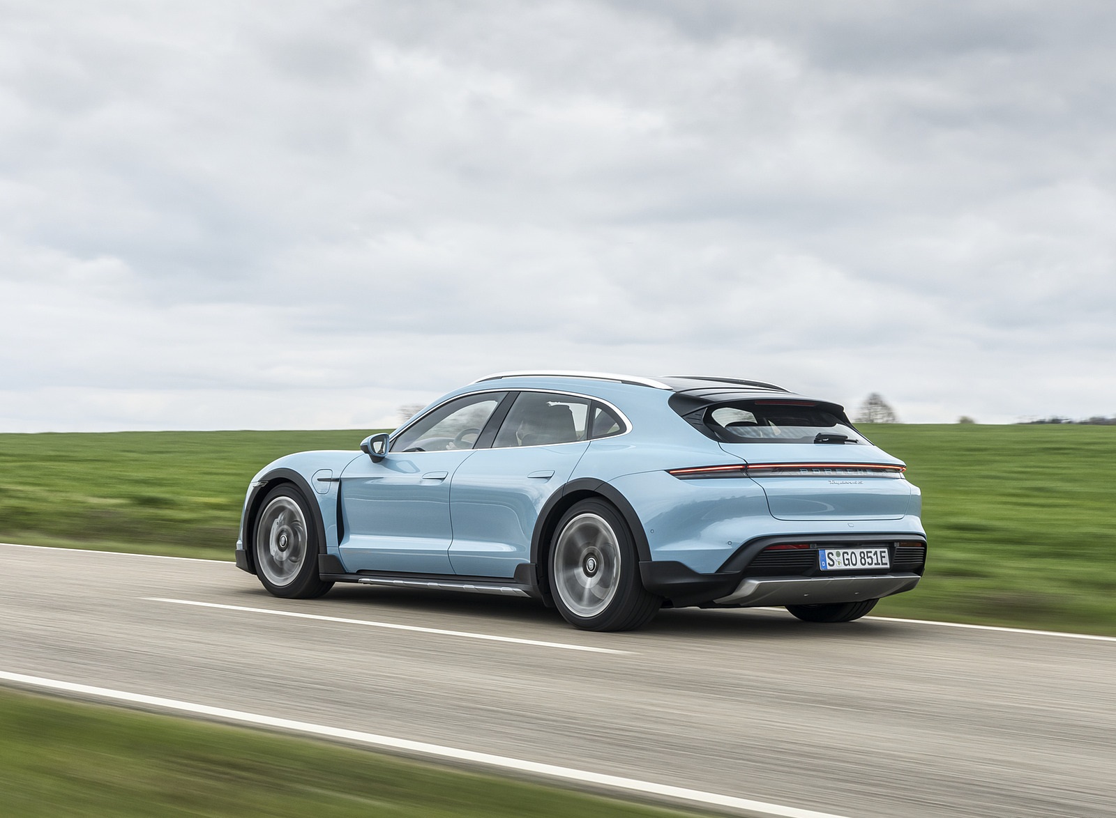 2022 Porsche Taycan 4S Cross Turismo (Color: Frozen Blue Metallic) Rear Three-Quarter Wallpapers #54 of 95