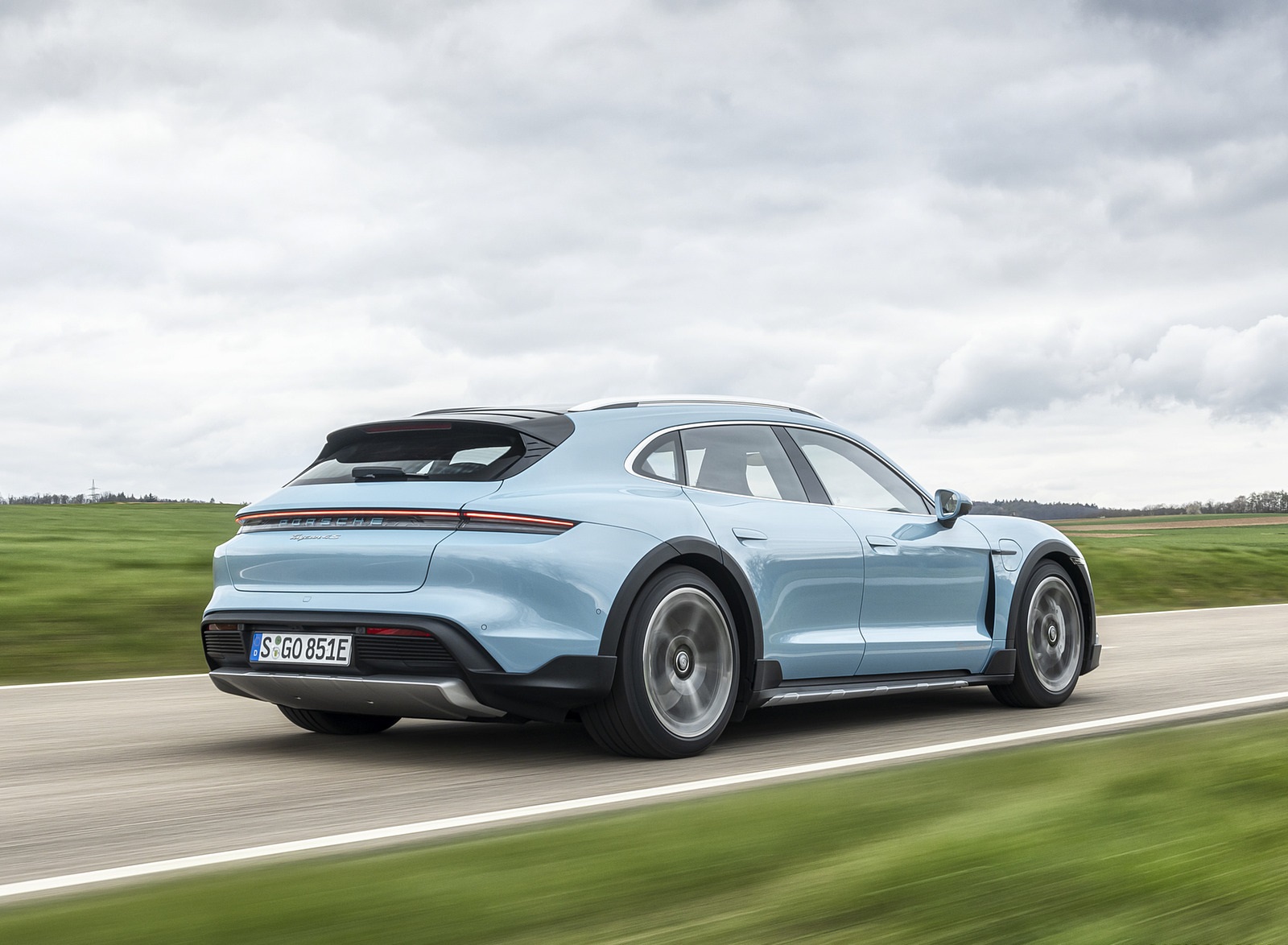 2022 Porsche Taycan 4S Cross Turismo (Color: Frozen Blue Metallic) Rear Three-Quarter Wallpapers #55 of 95