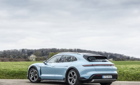 2022 Porsche Taycan 4S Cross Turismo (Color: Frozen Blue Metallic) Rear Three-Quarter Wallpapers 450x275 (60)