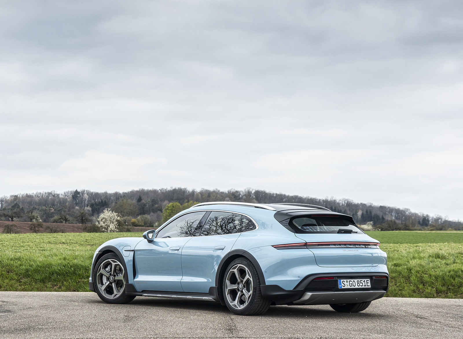 2022 Porsche Taycan 4S Cross Turismo (Color: Frozen Blue Metallic) Rear Three-Quarter Wallpapers #60 of 95