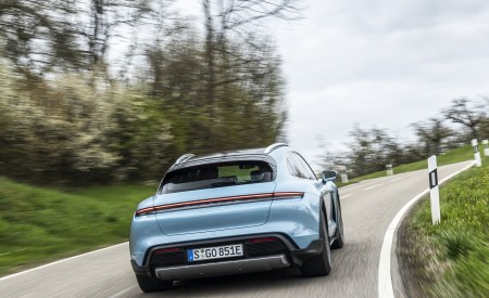 2022 Porsche Taycan 4S Cross Turismo (Color: Frozen Blue Metallic) Rear Wallpapers 450x275 (52)