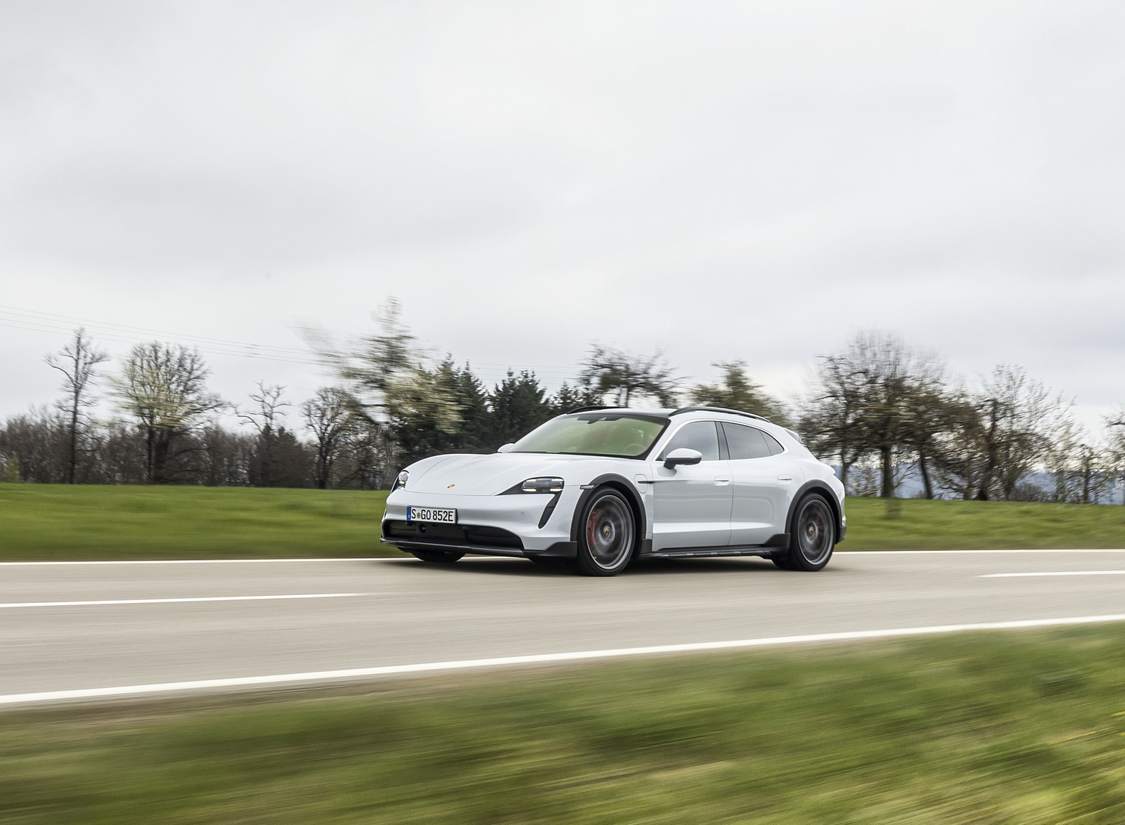 2022 Porsche Taycan 4S Cross Turismo (Color: Ice Grey Metallic) Front Three-Quarter Wallpapers (6)