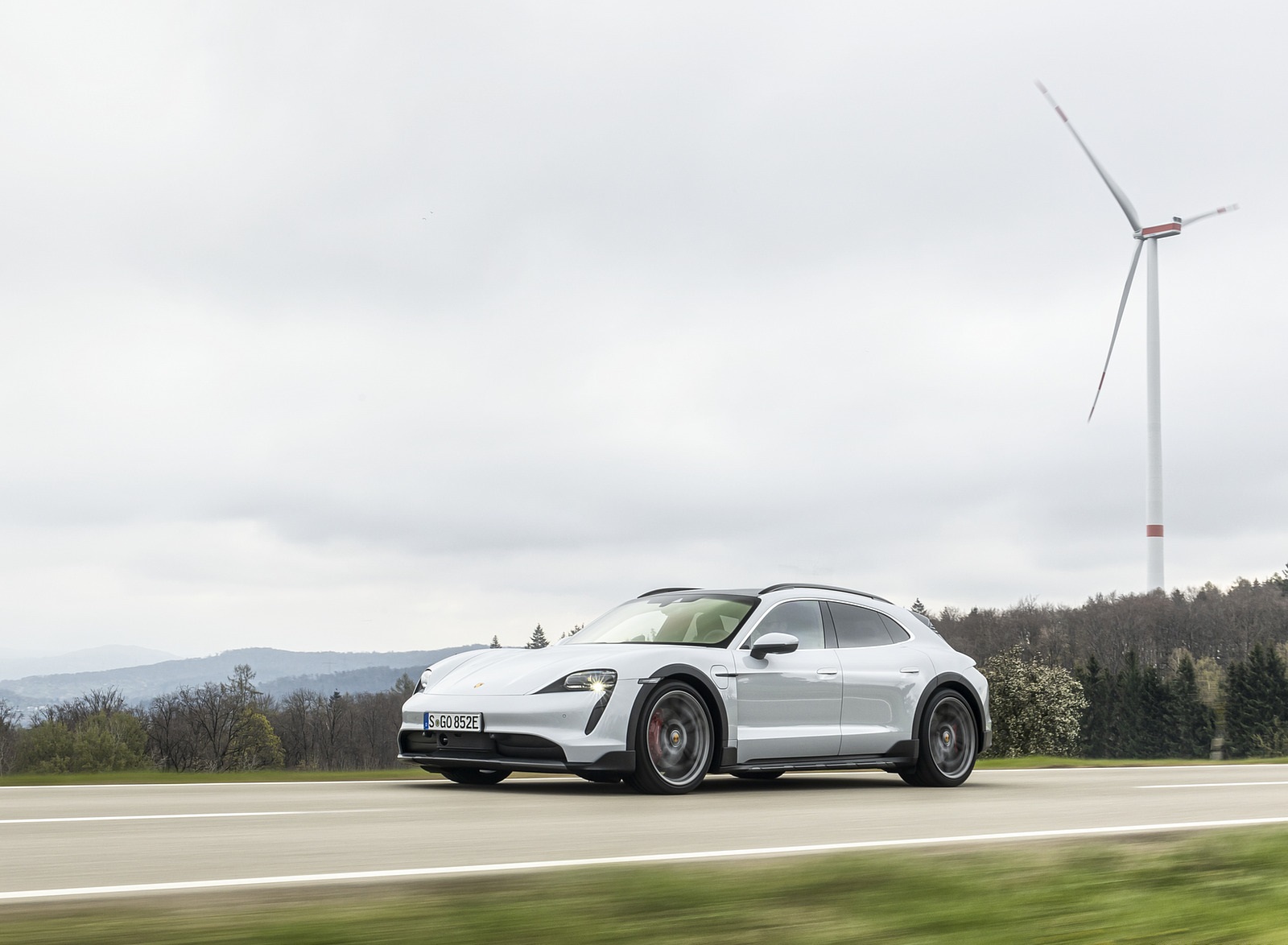 2022 Porsche Taycan 4S Cross Turismo (Color: Ice Grey Metallic) Front Three-Quarter Wallpapers (10)