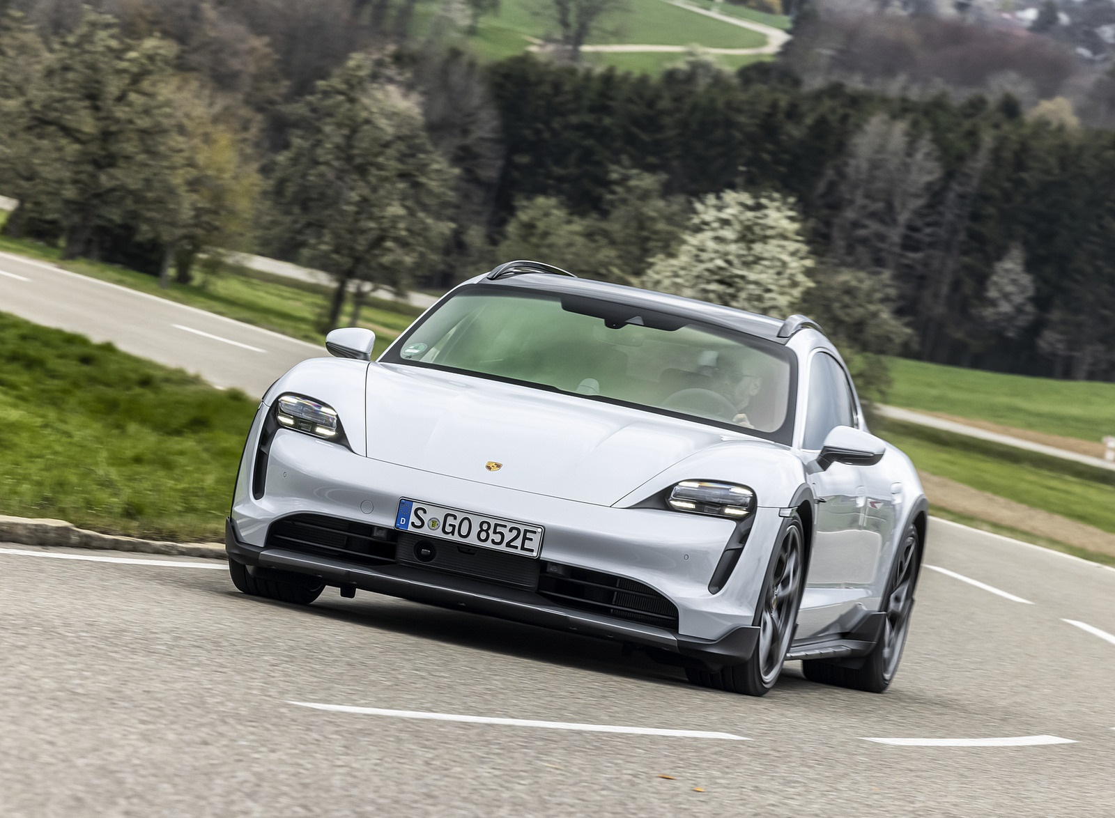 Porsche Taycan серый