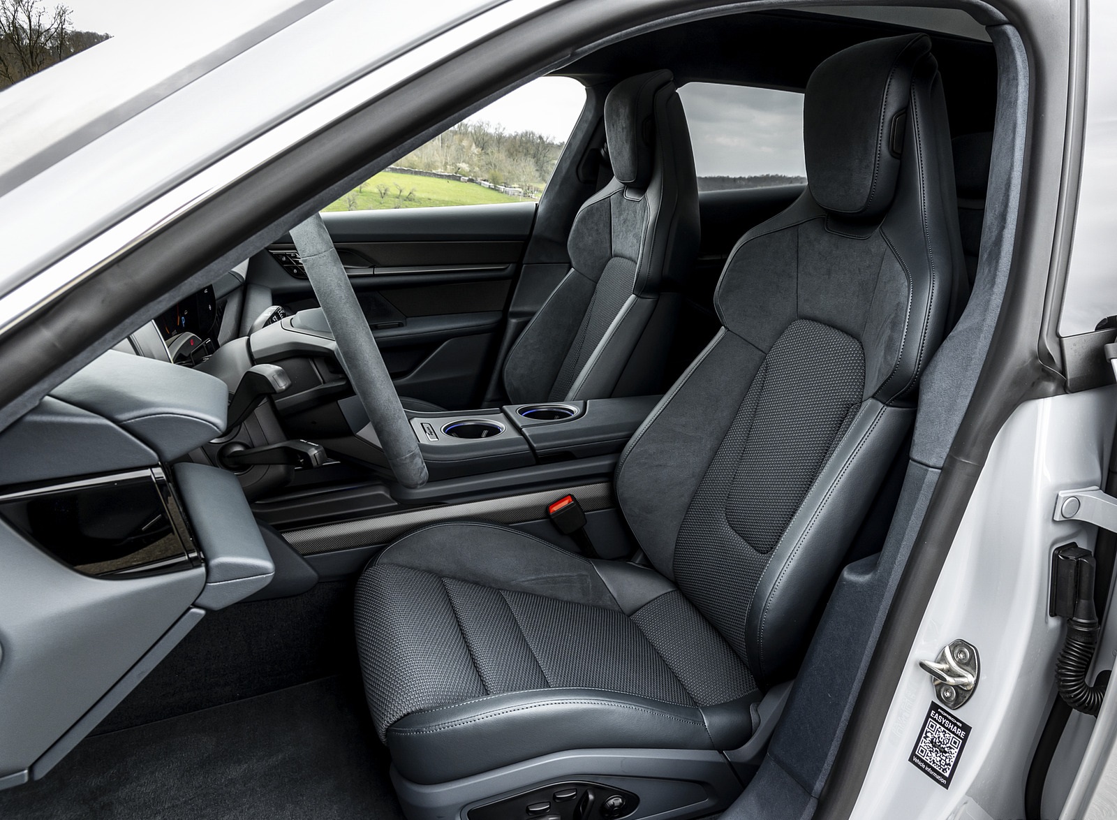 2022 Porsche Taycan 4S Cross Turismo (Color: Ice Grey Metallic) Interior Front Seats Wallpapers #34 of 95