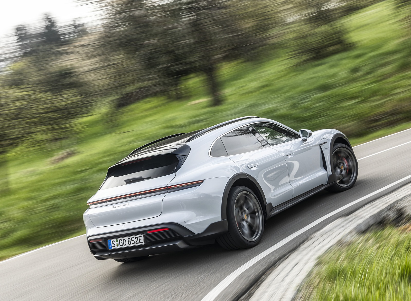 2022 Porsche Taycan 4S Cross Turismo (Color: Ice Grey Metallic) Rear Three-Quarter Wallpapers #5 of 95