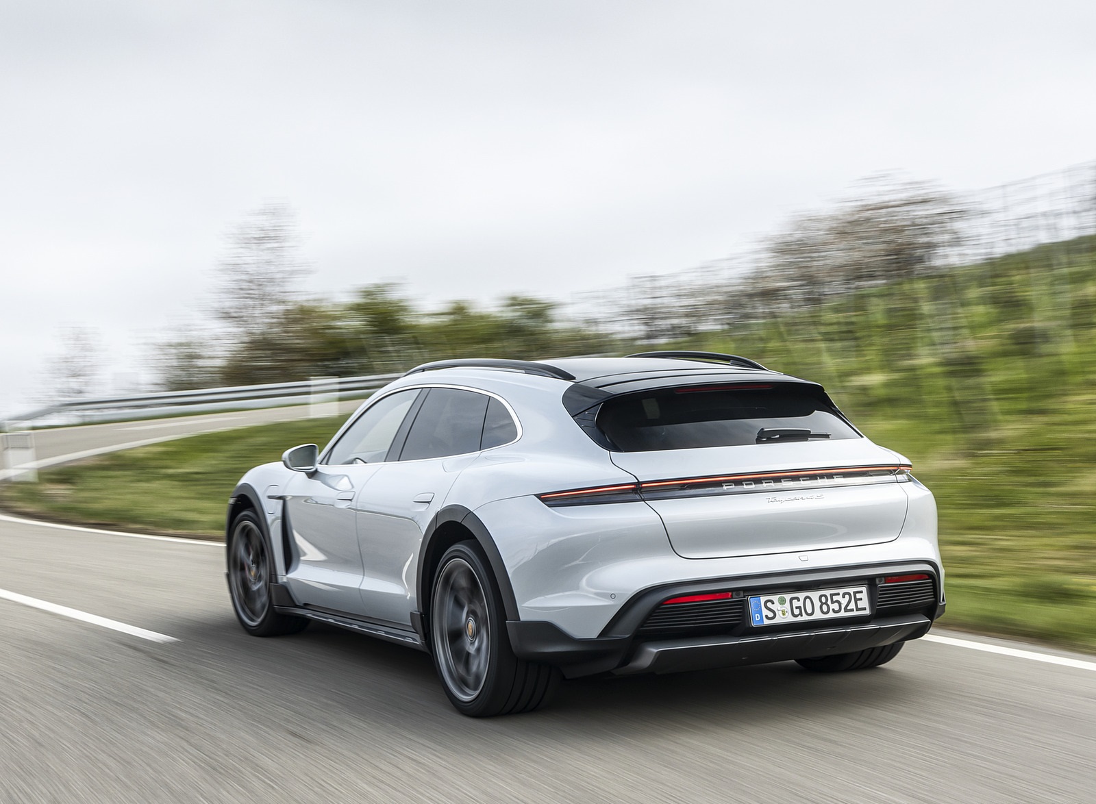 2022 Porsche Taycan 4S Cross Turismo (Color: Ice Grey Metallic) Rear Three-Quarter Wallpapers #14 of 95