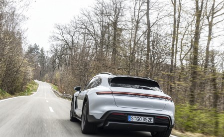 2022 Porsche Taycan 4S Cross Turismo (Color: Ice Grey Metallic) Rear Wallpapers 450x275 (15)