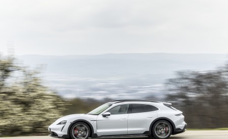 2022 Porsche Taycan 4S Cross Turismo (Color: Ice Grey Metallic) Side Wallpapers 450x275 (16)