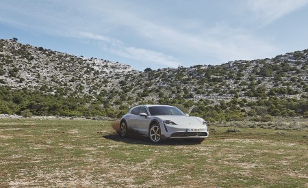 2022 Porsche Taycan 4S Cross Turismo Front Three-Quarter Wallpapers 450x275 (80)