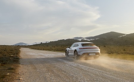 2022 Porsche Taycan 4S Cross Turismo Rear Three-Quarter Wallpapers  450x275 (82)