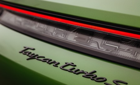2022 Porsche Taycan Turbo S Cross Turismo (Color: Mamba Green Metallic) Badge Wallpapers 450x275 (31)