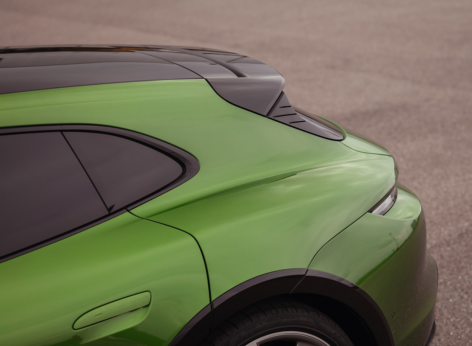 2022 Porsche Taycan Turbo S Cross Turismo (Color: Mamba Green Metallic) Detail Wallpapers #28 of 56
