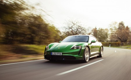 2022 Porsche Taycan Turbo S Cross Turismo (Color: Mamba Green Metallic) Front Wallpapers 450x275 (7)