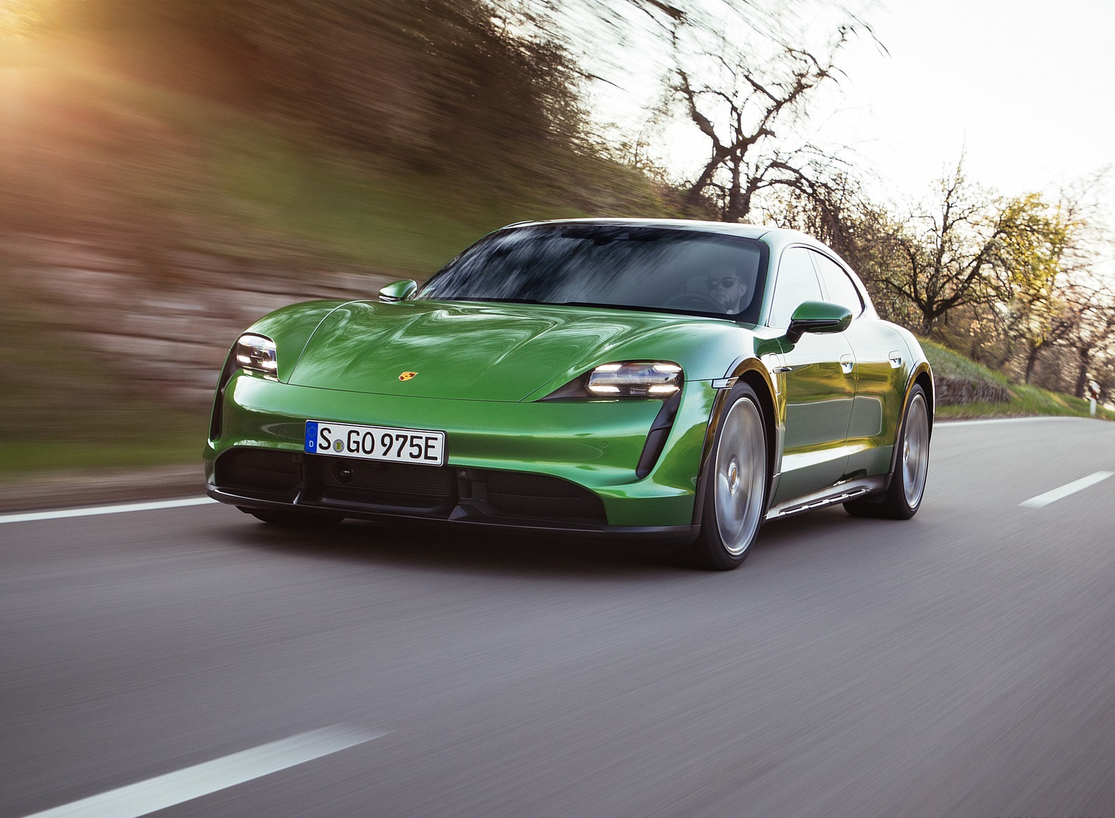 2022 Porsche Taycan Turbo S Cross Turismo (Color: Mamba Green Metallic) Front Wallpapers (2)