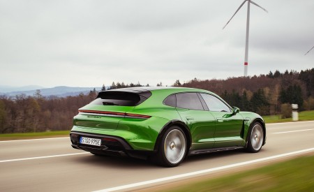 2022 Porsche Taycan Turbo S Cross Turismo (Color: Mamba Green Metallic) Rear Three-Quarter Wallpapers 450x275 (16)