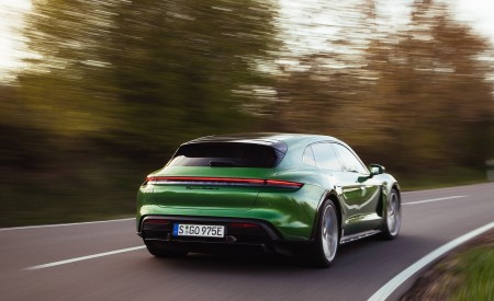 2022 Porsche Taycan Turbo S Cross Turismo (Color: Mamba Green Metallic) Rear Three-Quarter Wallpapers 450x275 (11)